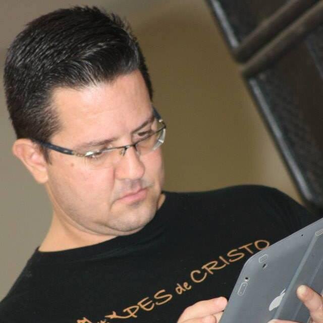 Terapeuta Holístico atuando em dependência química, palestrante,  missionário católico, locutor/apresentador da WEB Rádio PES de CRISTO.