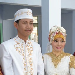 itadhanie's profile picture. Personal tweet and think 'There is a thousand way to Paris' ;)