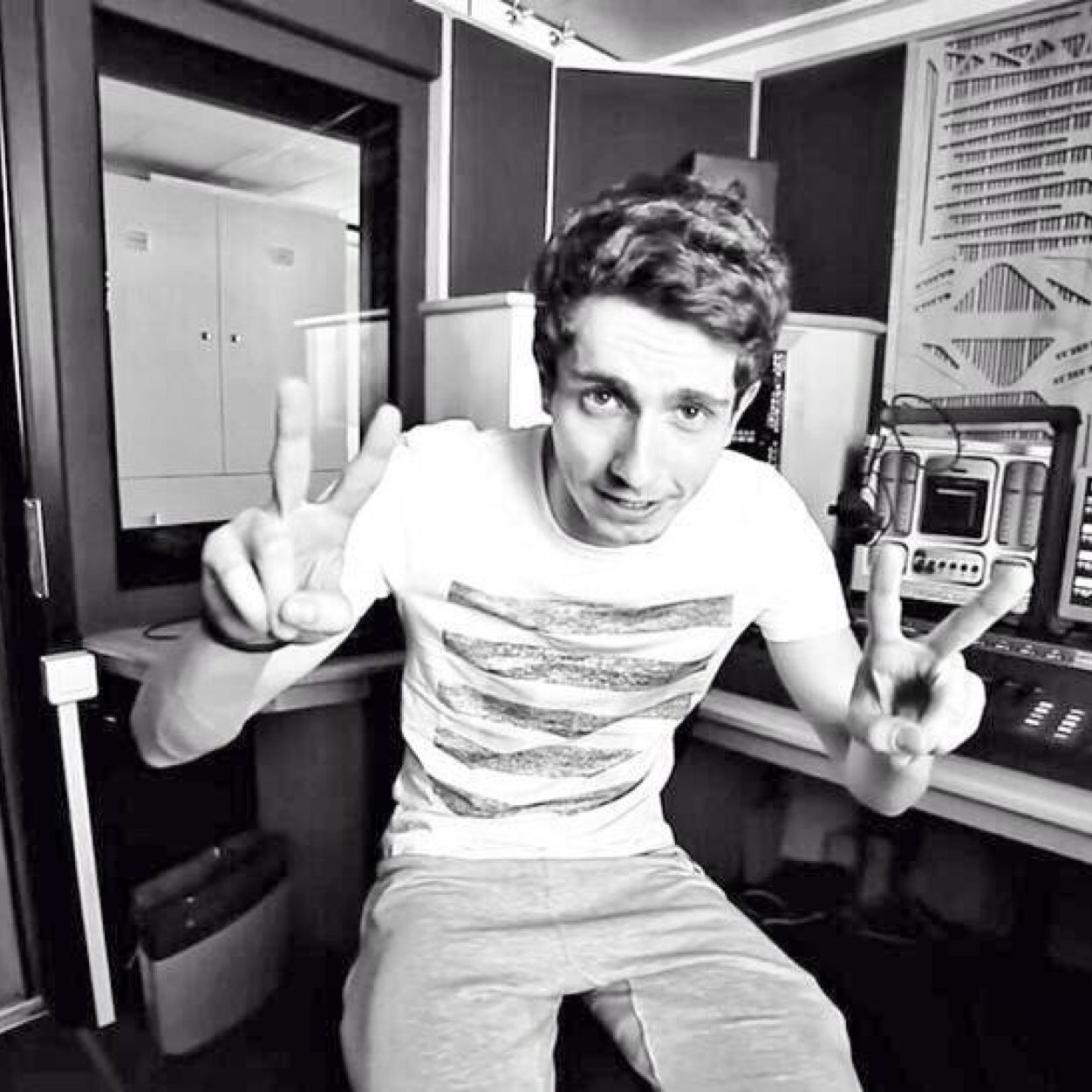 Guillaume Radio 2.0 sur NRJ: 23h/02h la semaine, 20h/00h le dimanche. #CSOPEV, bientôt sur nrj12. C'est qui l'papa!!!? #TeamPleyers.✌️