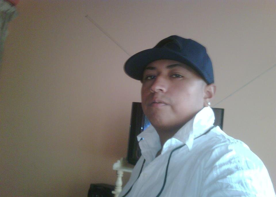 Persona Sincera , Con muy buenas intenciones y ganas de conocer nuevos amigos(a) ..
Trabajador, empeñoso y hogareño ...