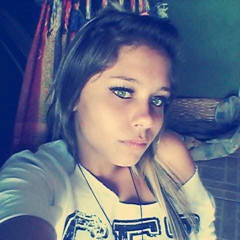 Não adianta esperar atitude de quem não tem.Ignore, supere, esqueça. Mas jamais pense em desistir de você por causa de alguém.╭∩╮（︶︿︶）╭∩╮!
