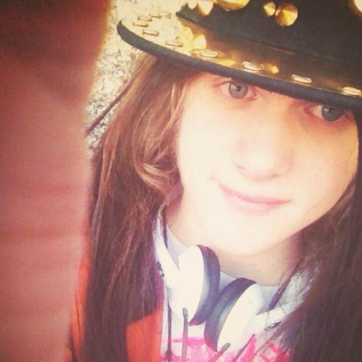 ToothlessXD's profile picture. Lol don't even use this shit anymore..