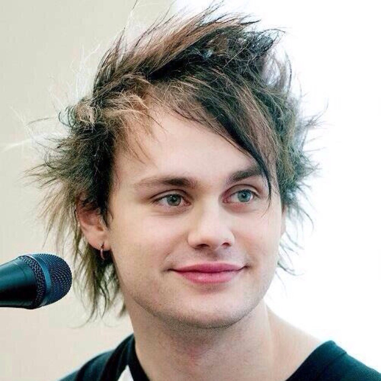 a free follow from @cliffordishtbh follow her lol