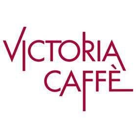 Victoria Caffè a le profil de ces groupes qui ont tout appris sur scène. Entre Neo-Disco, Electro-Funk, Disco-Pop… ?
Qui s’en soucie ? Seul compte le groove
