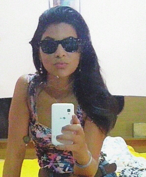 Louca mendigando FOLLOW me segue aí galera o/