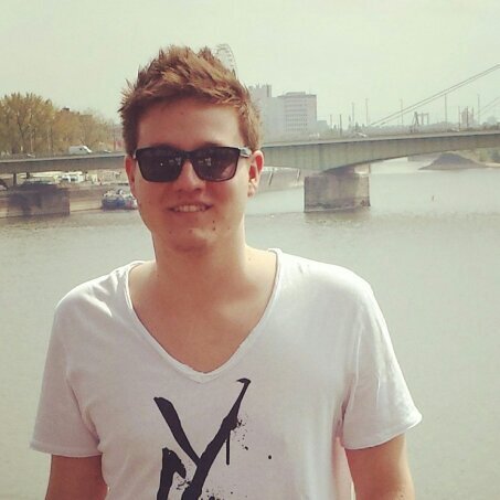 Moweny's profile picture. Teile heimlich durch 0