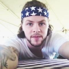 this is a free follow from @lovelyhayIey so would you please follow him?
