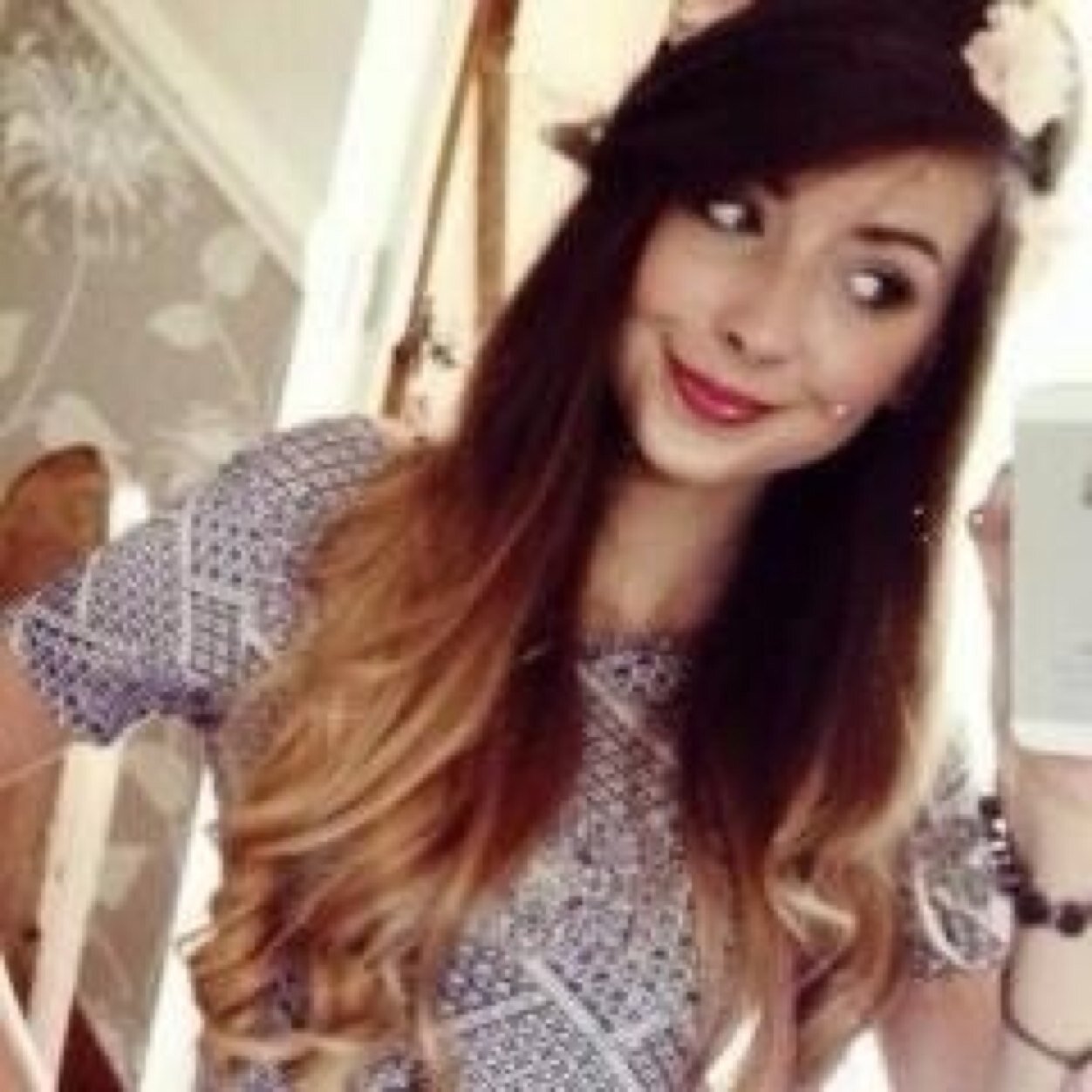 ZoeSuggCH's profile picture. Roses are red, Violets are blue, I can't rhyme, lets make out! Single||RP