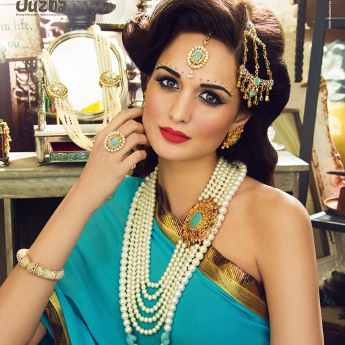Juzba means a passionate gesture & we're passionate about beautiful Indian jewellery. Stunning jewellery, matha pattis, hijab jewellery, jhumkas, hand jewellery