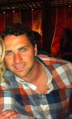 flaniel14's profile picture. ancien joueur professionnel de hockey / pdg gouttiere du suroit!