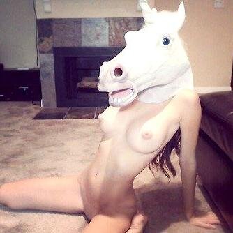 Maarlboro_'s profile picture. мы будем продолжать взрослеть в никуда.