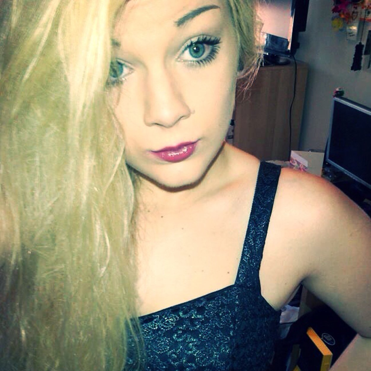 iamcinderellen's profile picture. I know you've been trying to get a hold of me, but I can barely get a hold of myself...