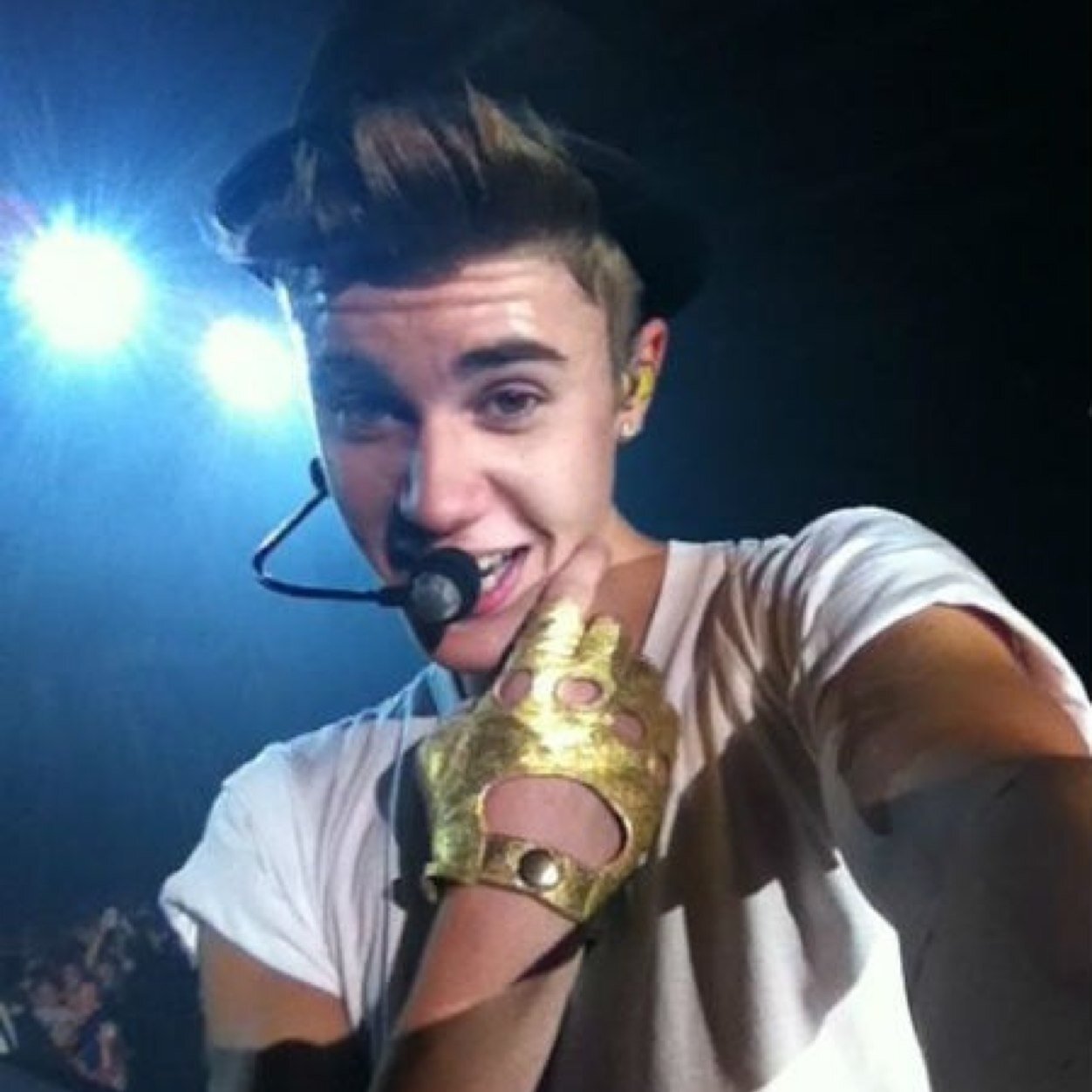 I am a belieber,lovatic,and a smiler i like wwe the shield and i like to listen to music