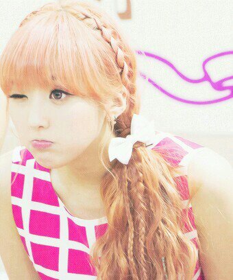 annyeong! cantante de HelloVenus Yoonjo inmida/mi oppa preferido: @fOhSeHun❤ Mi principe: @DiarioKikwang ❤