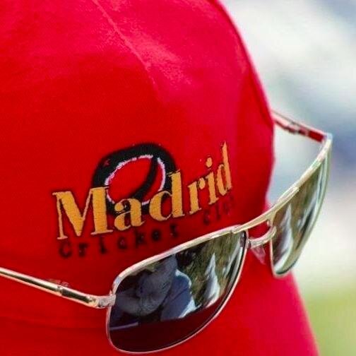Promocionado el deporte de cricket y pasándolo bien.
Having fun and promoting cricket in Spain.