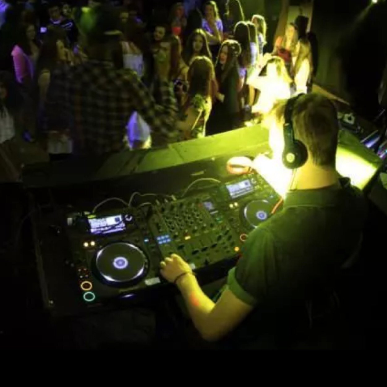 I am a up-coming dj around the dublin/wicklow areas on the club scene.
Resident dj @ Surge greystones
Snapchat - cathalsmullen