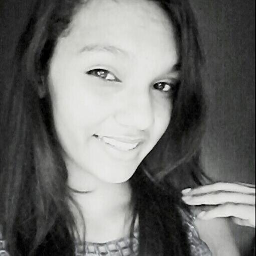 Um dia triste ,
Toda fragilidade incide .
E o pensamento lá em você .
E tudo me divide . (8 .