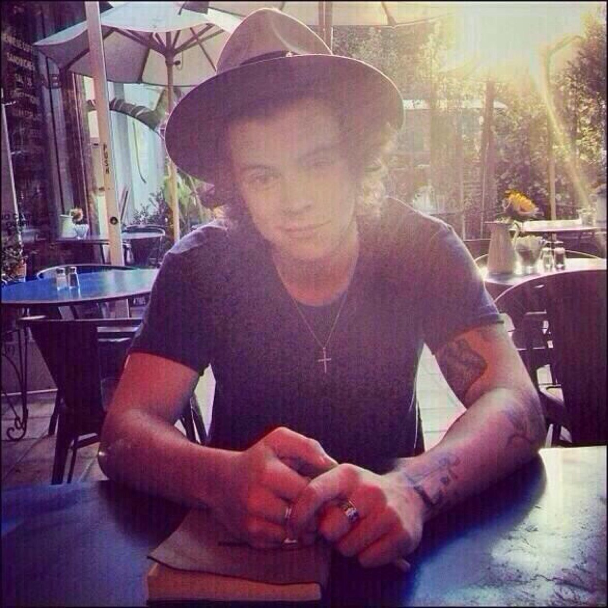 I gave you a free follow, please return the favour by following my main @ismise1d. Dont follow this account, if you font follow @ismise1d i unfollow x @ismise1d