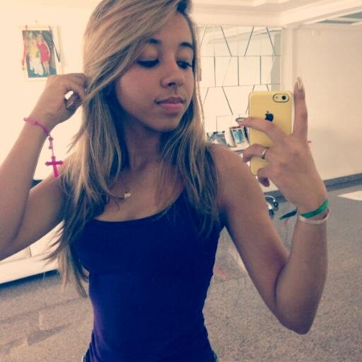 Ela não é tua, ela só atua bem, você quer ser feliz, faça ela feliz também... :*