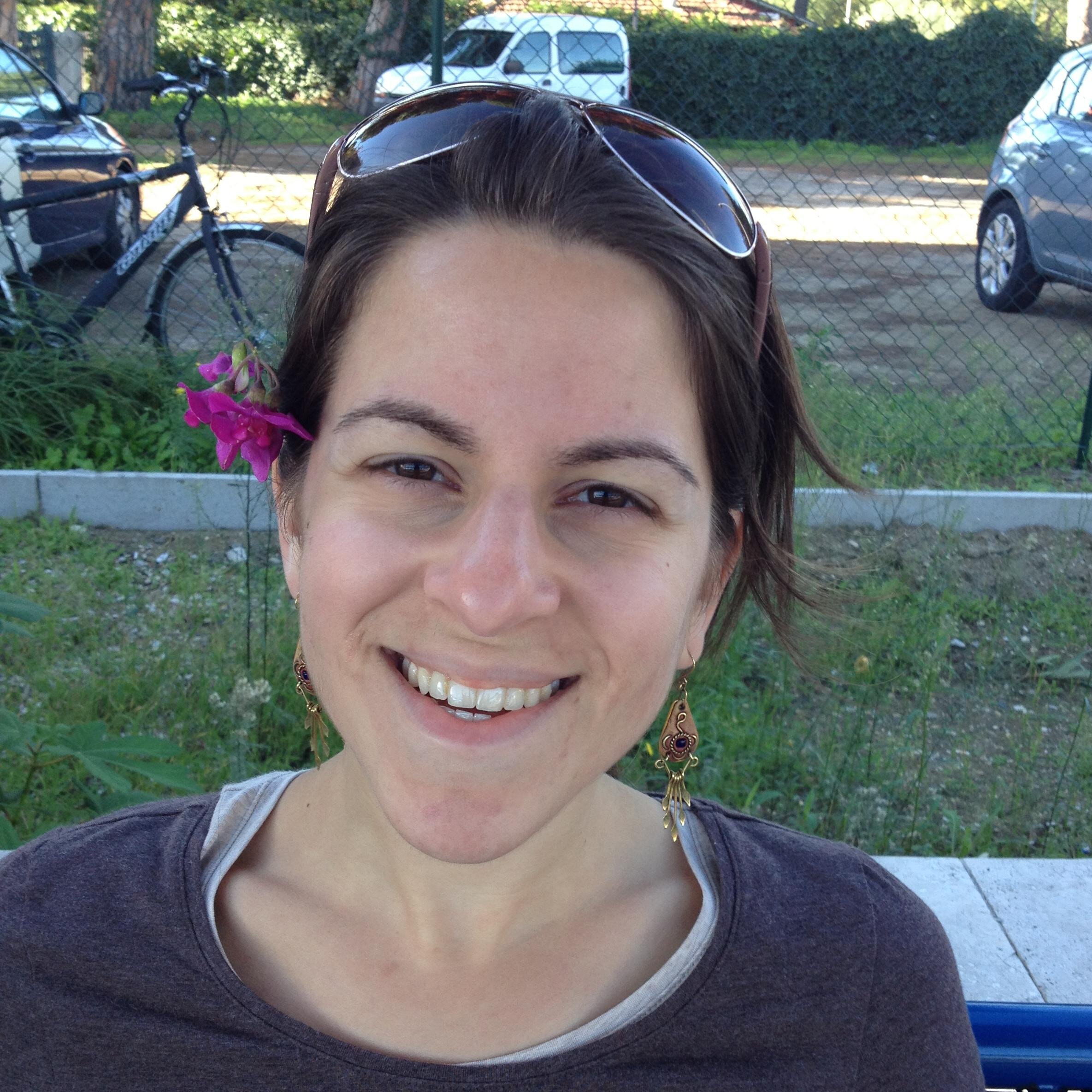 simihinden's profile picture. Director of Knowledge Management @PresenTense