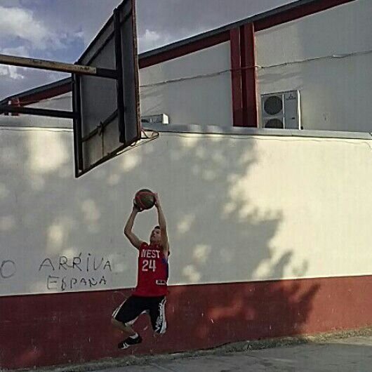 Jorgewolf10's profile picture. soy jugador de baloncesto y portero de futbol sala mi equipo EL  REAL MADRID EL MEJOR EQUIPO DE TODO EL UNIVERSO