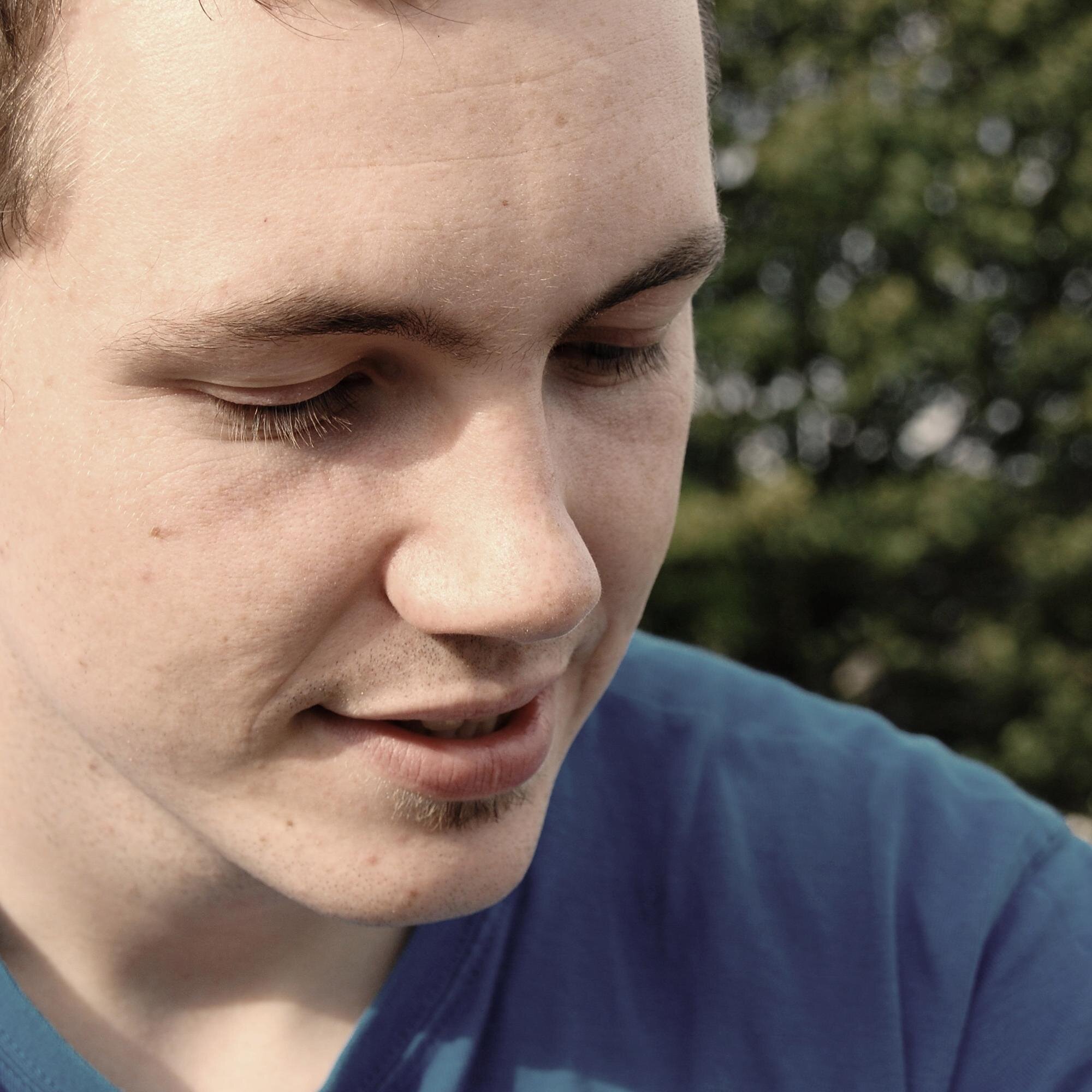 Artisan web designer and developer. Experimenting, testing with various web technologies.