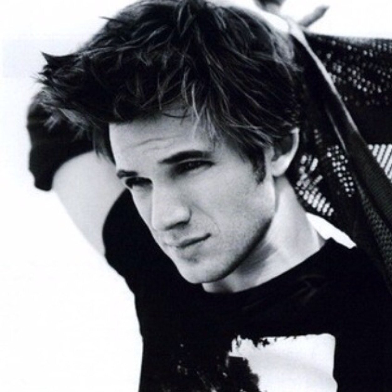 _LeoNightmare_'s profile picture. ~ Love's taunting hands poke and prod and guide you to windows to peer at those you wish to hold so dear.~ Name's Leo, I'm 21 yrs old. Writer. [RP/FL]