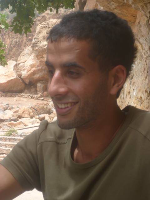 j'aime la vie, j’aime d’être heureux, j’aime de Parcourir le monde et voir ce que la vie propose, et j'aime le dieu ,et a propos de ça, je partage avec d'autre