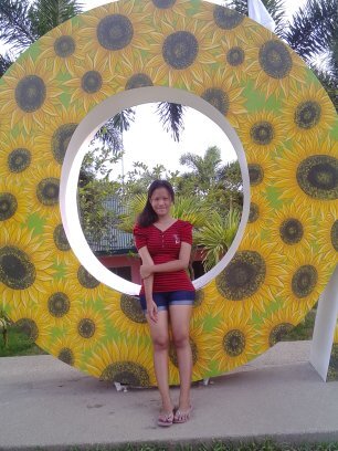 RichelleBRamos3's profile picture. Im Richelle Banag Ramos 19 years old 
HRS graduate 2 years course
