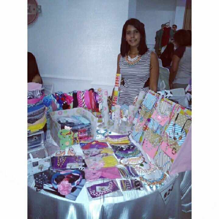Venta de accesorios para damas diseñados a tu gusto. Se hacen envios nacionales. Informacion al 04246635450. Instagram: @gilisaccesories