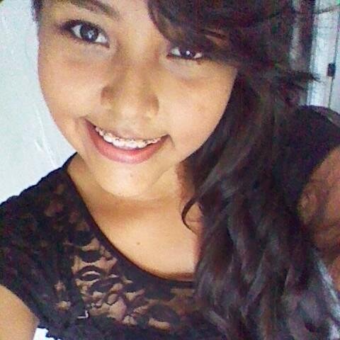 ElenaPosso's profile picture. Y al final la muerte va tan segura de ganar, que nos da una vida de ventaja- gocemos esto que tenemos de vida-♥ Miren, ella es mi BFFA y la amo @Sauperz♥