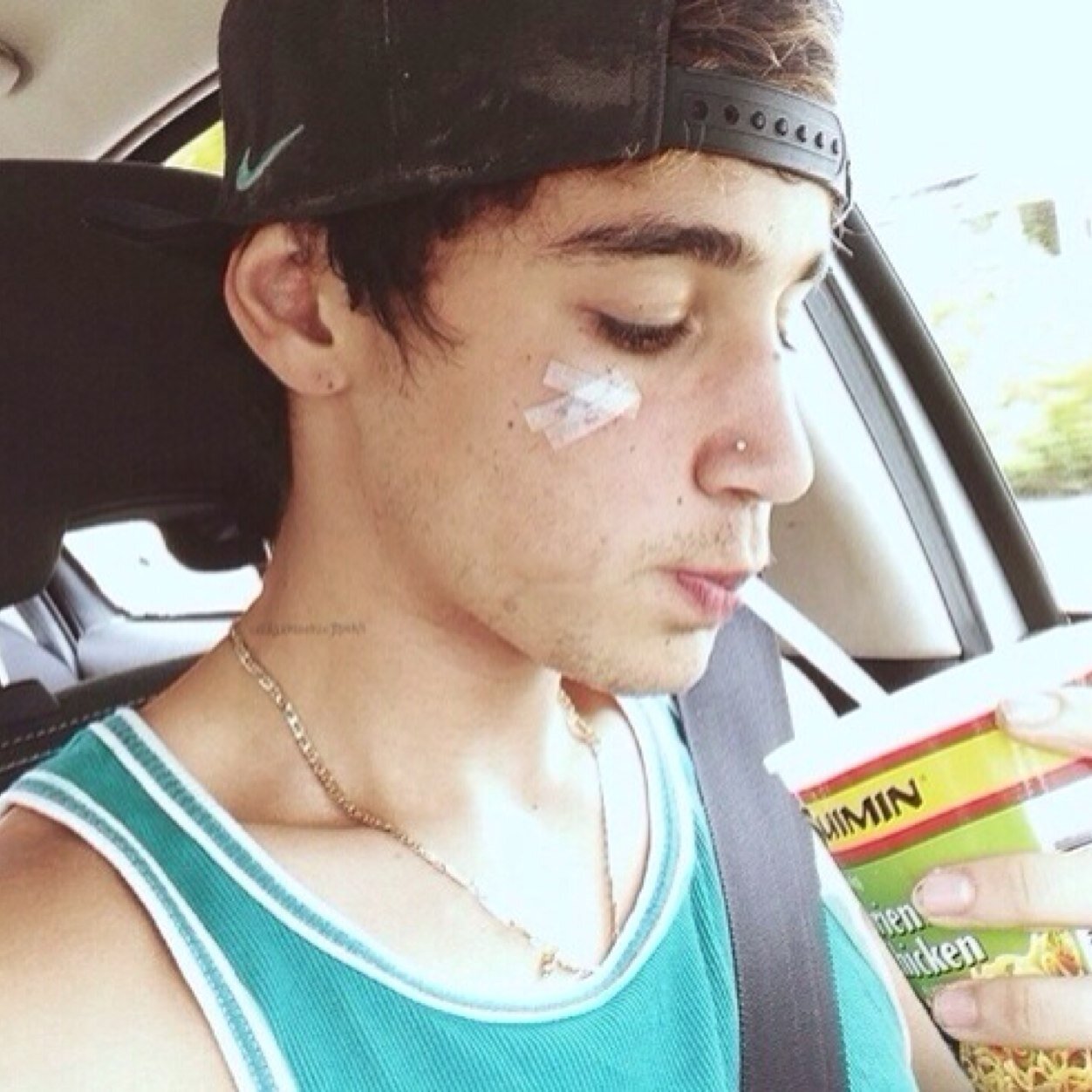eu tenho um twitter dedicado a uma boyband, como vc acha q eu me sinto