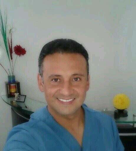 Dr Luis Alfonso Castro Rosario especialista Implantologia oral  y estetica dental ,cirugia bucal