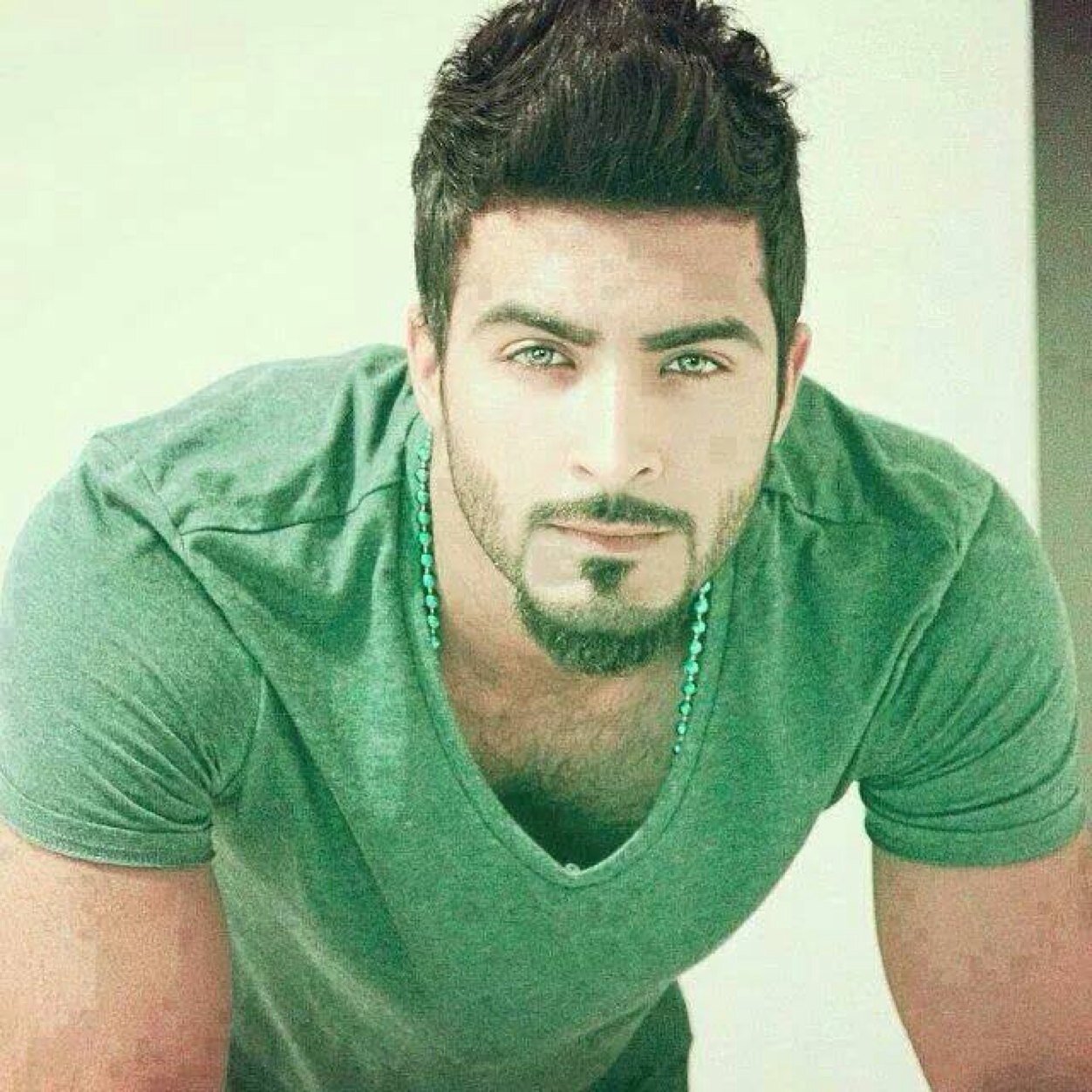 قد لاتكون جميع الايام التي نعيشها جميلة لكن هناك شيُ جميل في كل يومٍ نعيشهٓ