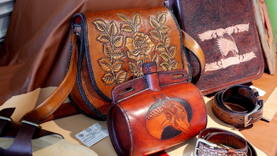 We are a Mississauga Society for Crafting Leather, a community of crafts people that wish to further their skills, ideas, and abilities in leather craft.