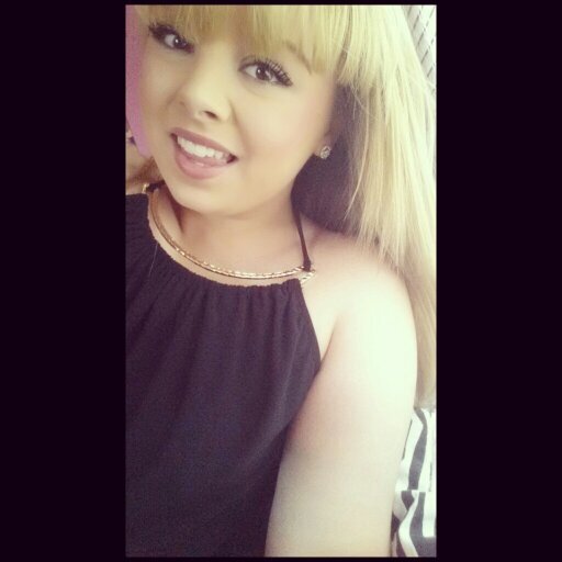Senior at USG. 
Cheer♥♥ 
Taken;; Rafael Medina ♡♥
September 1 , 2012 - best day of my life (:
