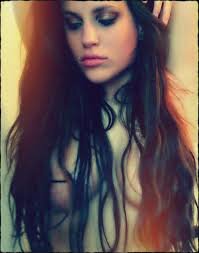 profeelvera194's profile picture. Amor? Amor es quedarse dormido con el celular en la mano, esperando por su mensaje