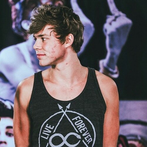 carmelatteash's profile picture. 