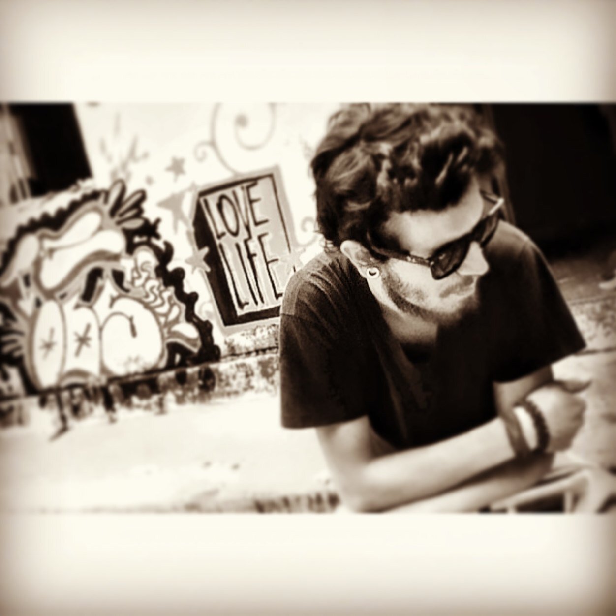 Rafael Segovia 
Stage manager de bandas de rock.
Facebook: http://t.co/wbjkozoIHJ