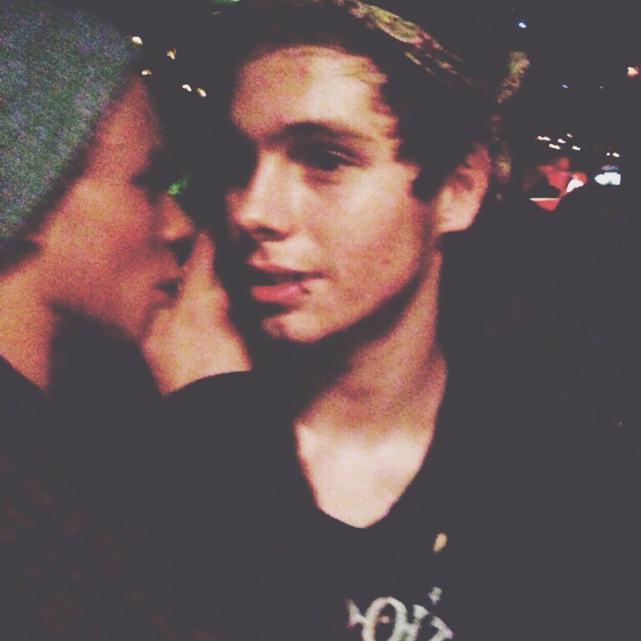 hi bb please follow @tomlinsontales && @kcpoems :-))) you'll get your follow soon trust me