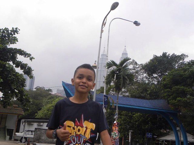 I am guy who is looking for happiness no more☹♥'' ! ' Favorite artists @Eminem   http://t.co/Uro9rUngAu