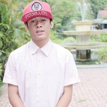 Viyojahat28's profile picture. L.F.C!!! walk on
With hope in your heart
And you’ll never walk alone
You’ll never walk alone