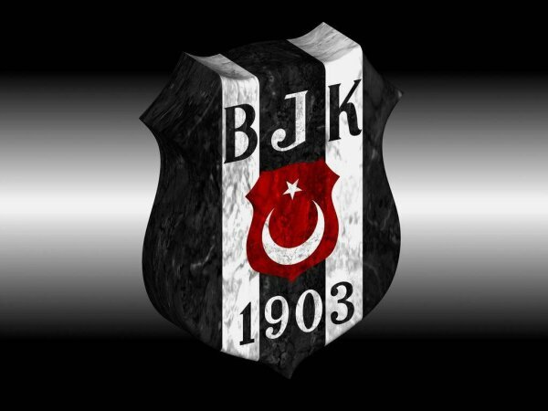 MÜZİSYEN ,BAĞLAMACI VE BEŞİKTAŞLI
