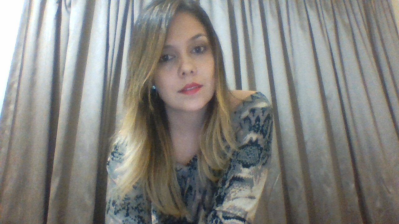 LorenHellena's profile picture. Amo minha família, ela está no topo da minha vida e Deus está na base porque sem uma base bem feita não tem nada que suporte...