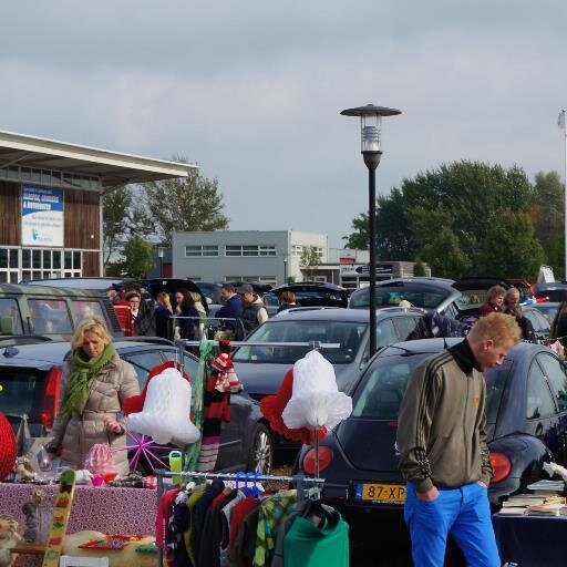 Kom 24 sept en 15 okt 2017 naar de kofferbak sale in grou.Reserveren voor auto hoeft niet,maar groter wel via fb Kofferbaksale Grou.Entree-bezoekers 1€