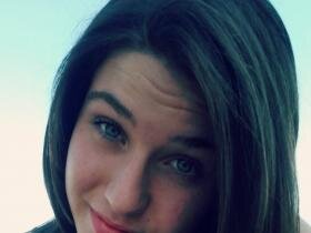 pepilandra391's profile picture. Nunca discutas con un imbecil, te hara descender a su nivel y alli te ganara por experiencia.