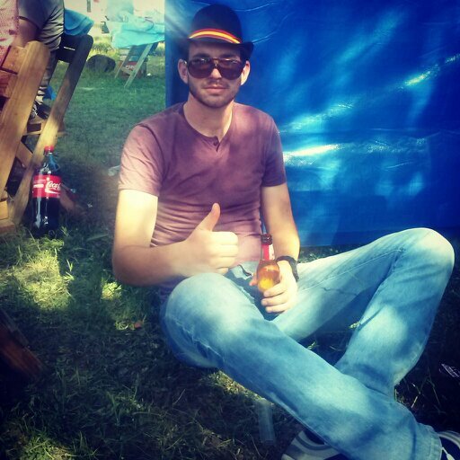 Técnico superior en sistemas eléctricos y automatizados me encanta la música de todo tipo FCB me encanta la fiesta y rodearme de buena gente :))