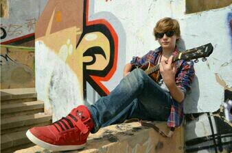 Twiter de fans de calum en galicia, gracias por todo pequeńo ken galicia te espera!! Te queremos ! Intento q calum me aga oficial seguidme plis