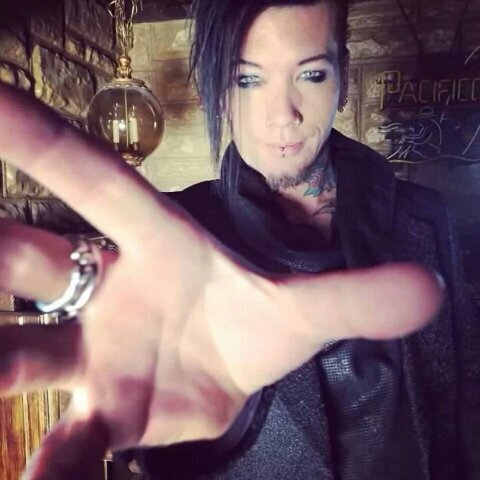 Dj Ashba Fan Site Indonesia. @DjASHBA is following us on 06/04/14. Admin: @synysterrsixx