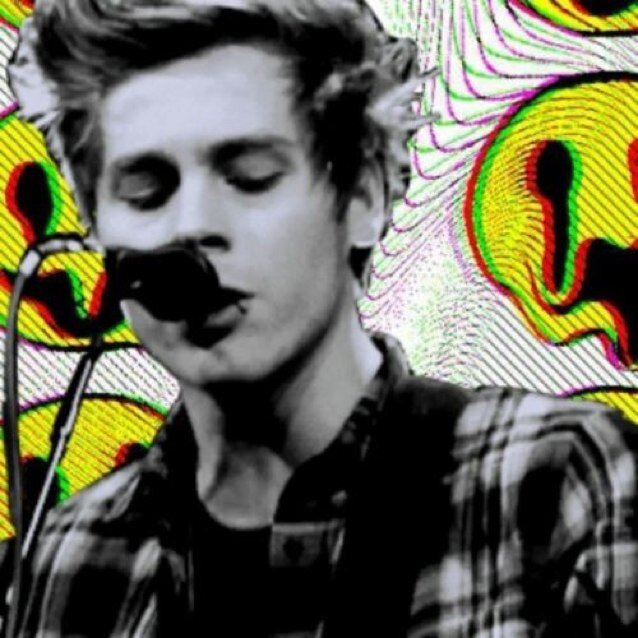 if you don't like 5sos you can suck my imaginary dick. 2/5+ari (pls follow @chanelxhemmo)